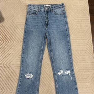 Zara Light Blue Distressed Flare Jeans
size 2
worn once